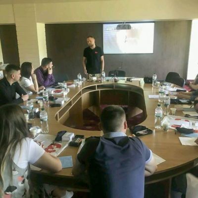9 червня, Чернівці - були проведені 2 навчальних заходу - Лекція з імплантології та Майстер-клас з реставрації.