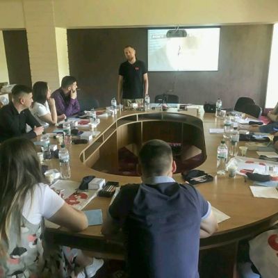 9 червня, Чернівці - були проведені 2 навчальних заходу - Лекція з імплантології та Майстер-клас з реставрації.